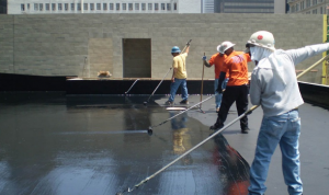 Chuẩn bị bề mặt thi công chống thấm sân thượng cũ hiệu quả